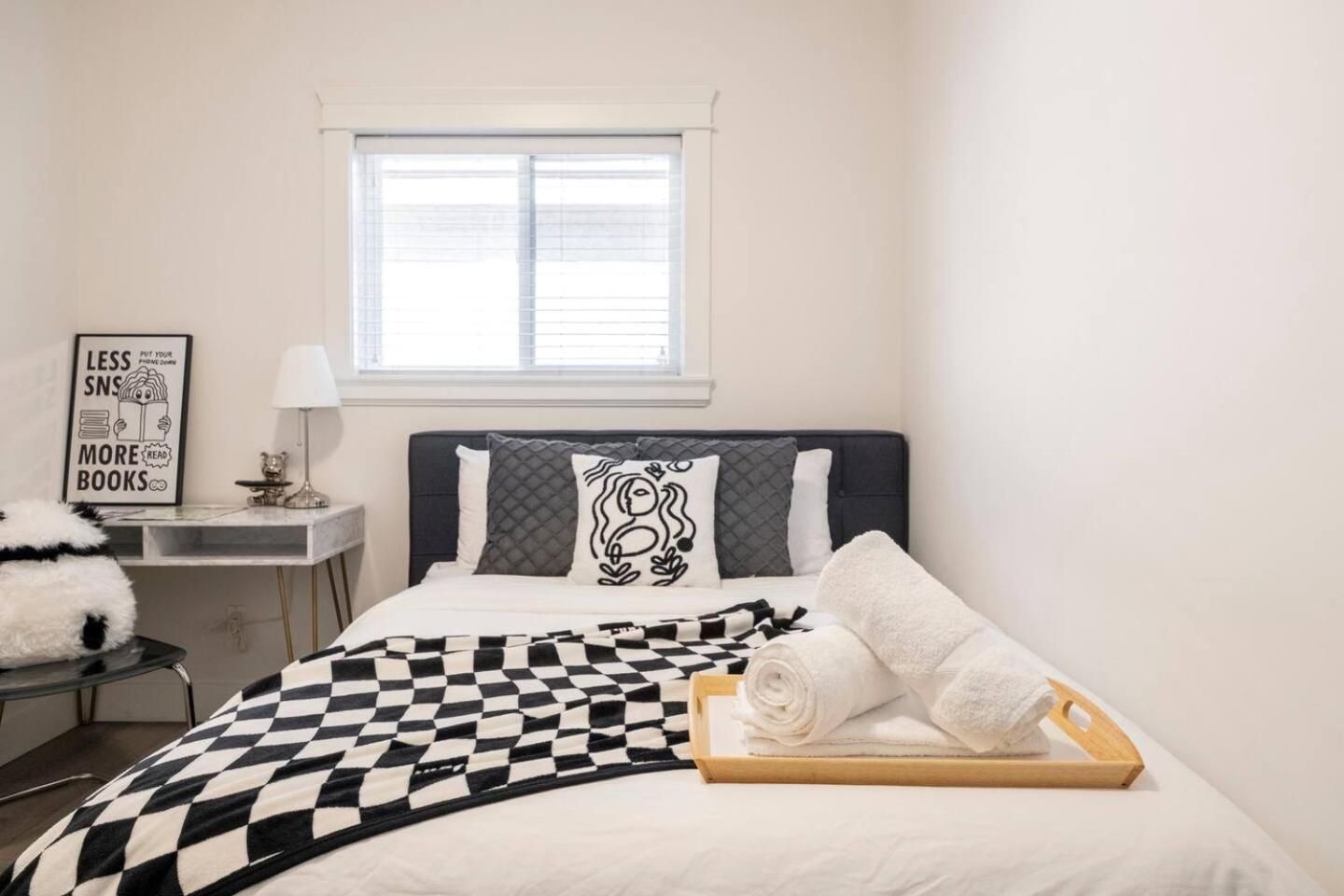 Si & Daniel Home Near Yvr Airport & Skytrain Separate Entry Free Parking Richmond Exterior photo